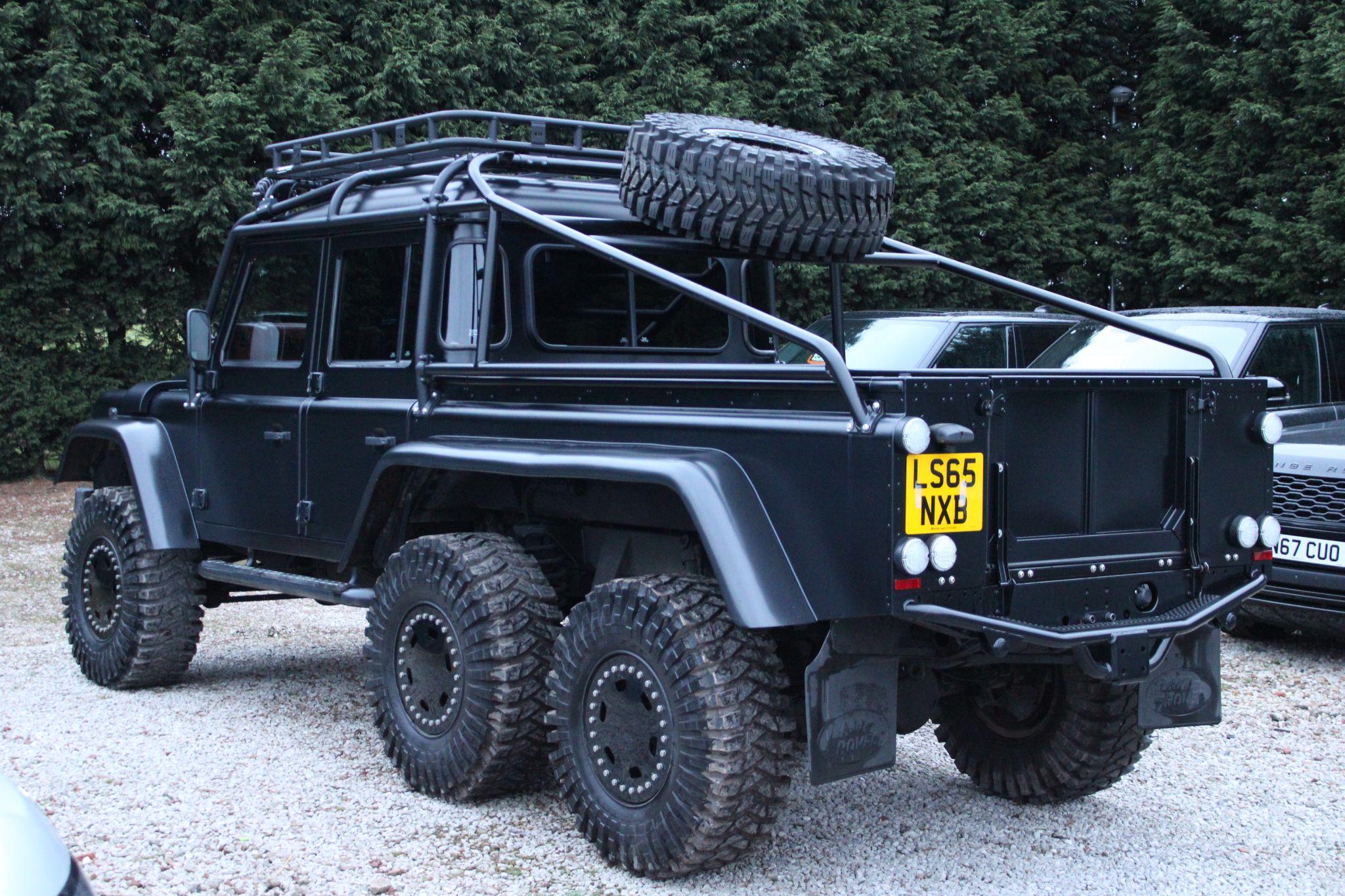 Land Rover Defender 110