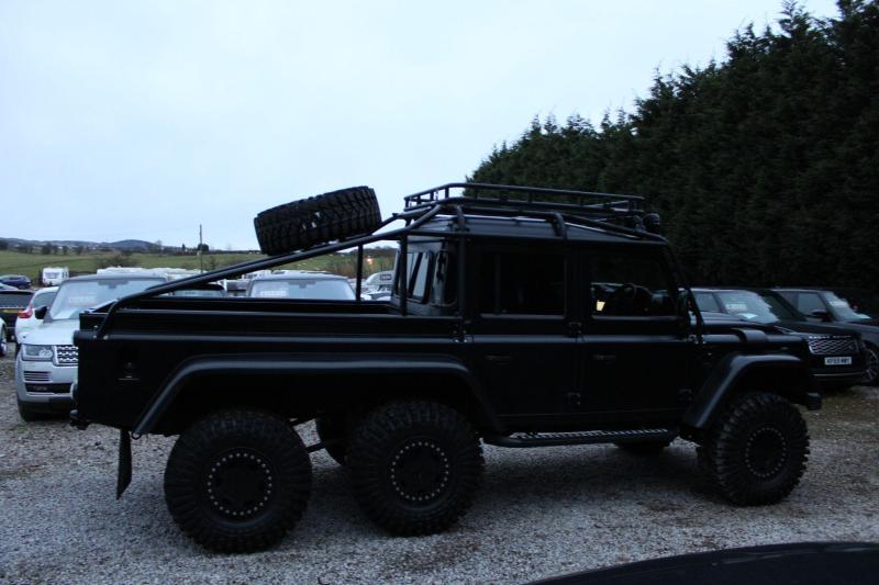 Land Rover Defender 110