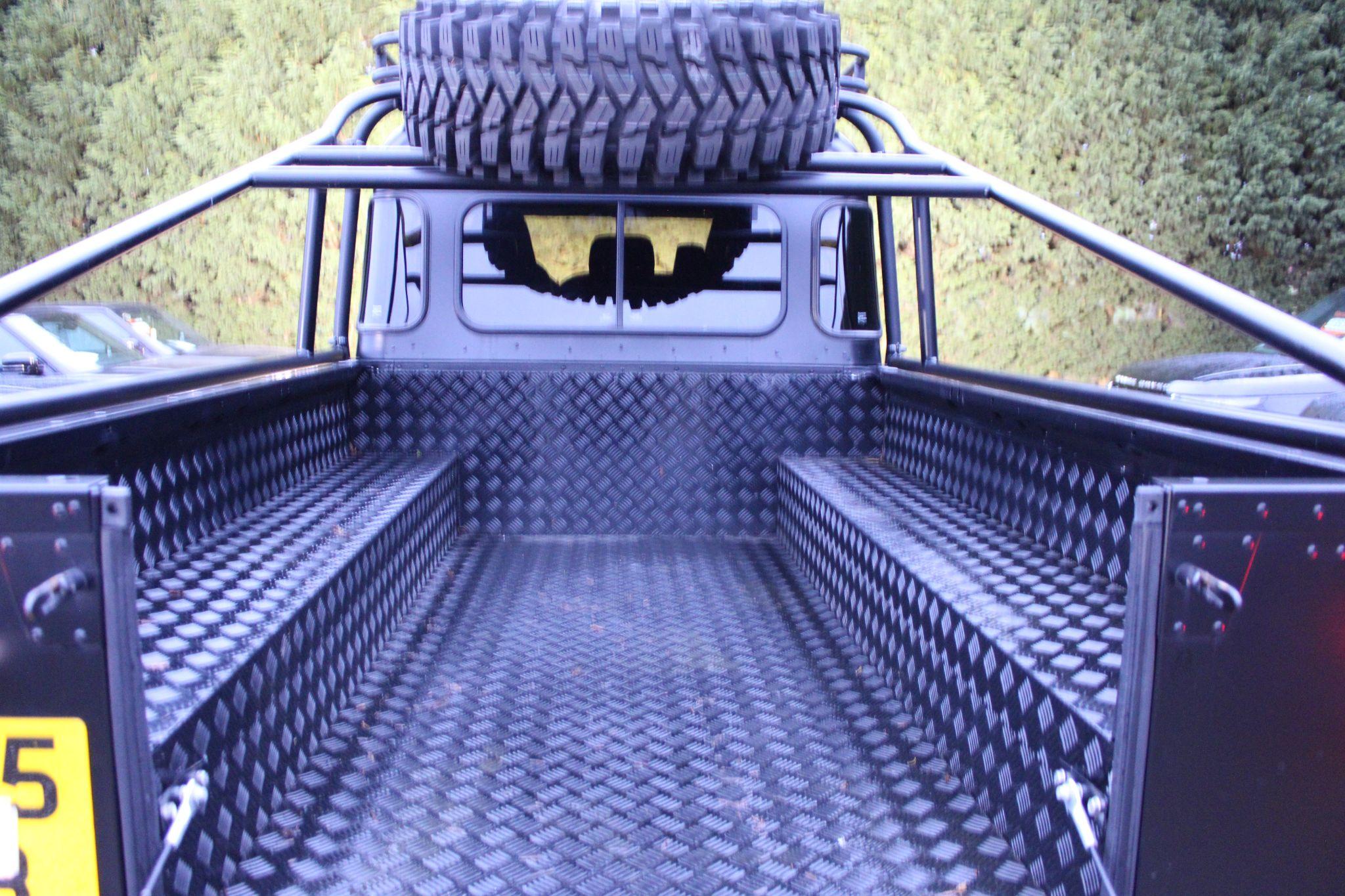 Land Rover Defender 110