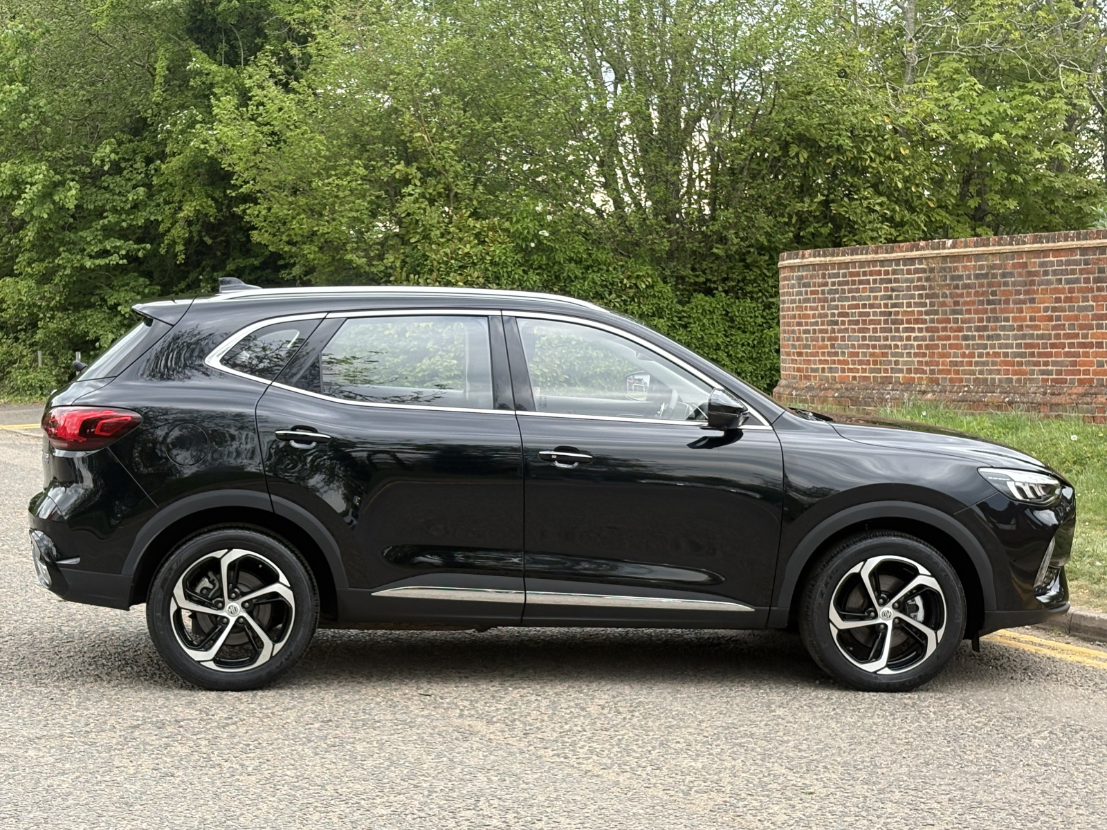 MG Motor UK HS
