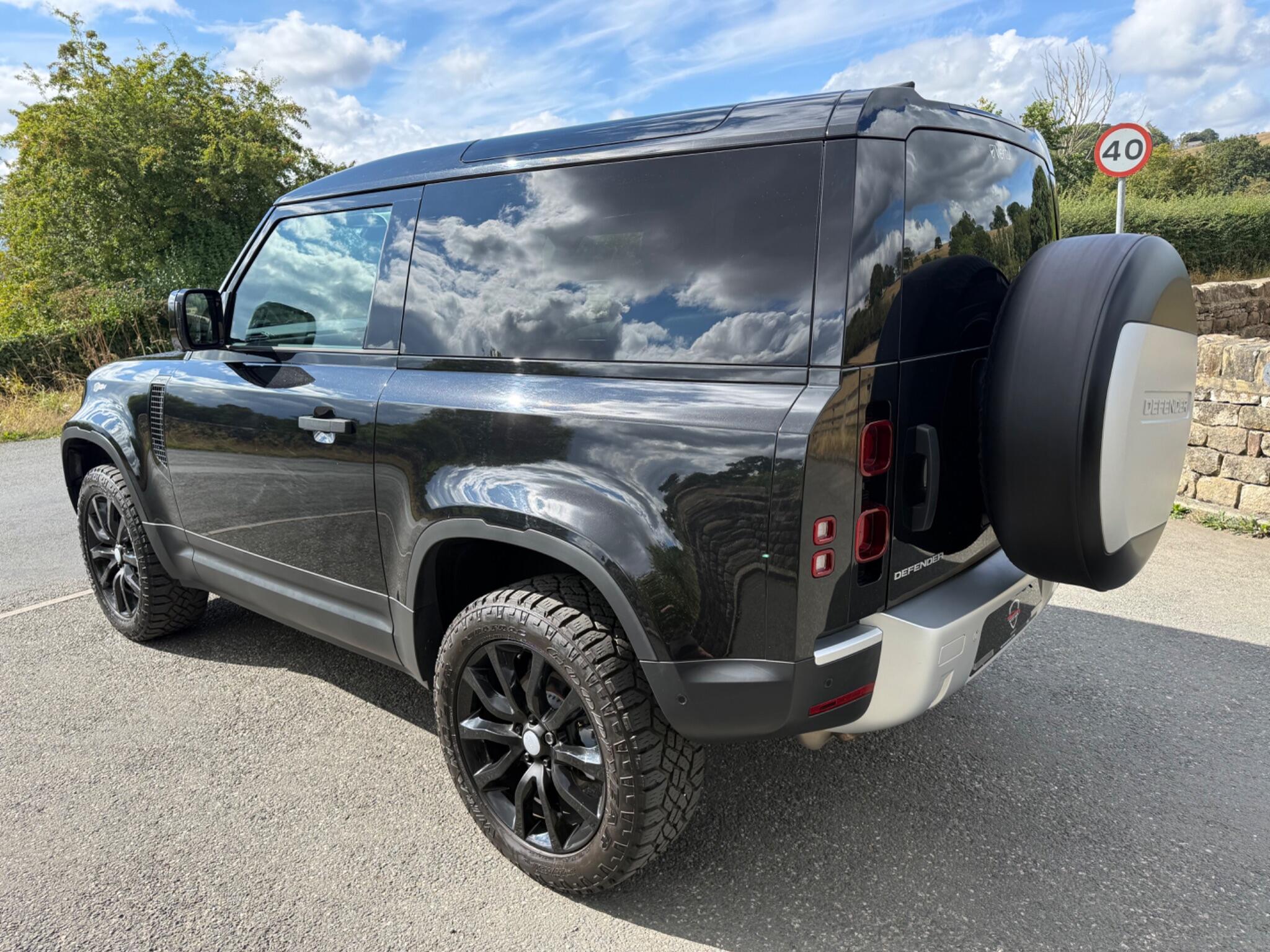 Land Rover Defender 90