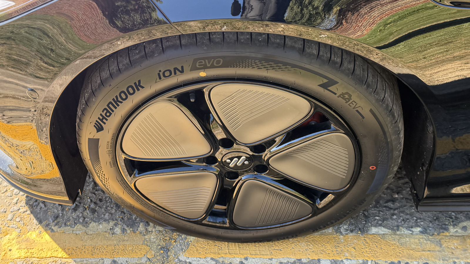 MG Motor UK IM5