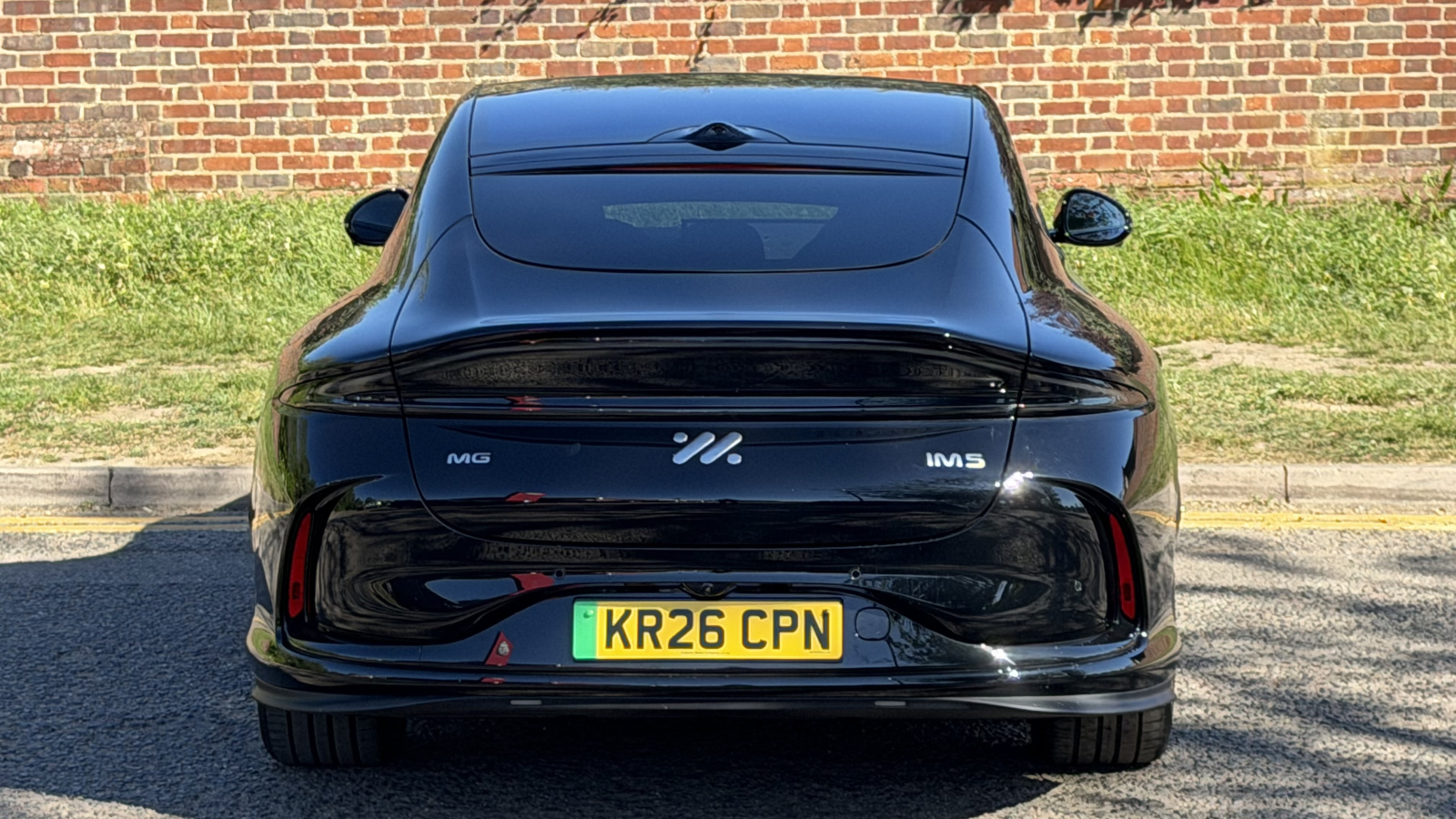 MG Motor UK IM5