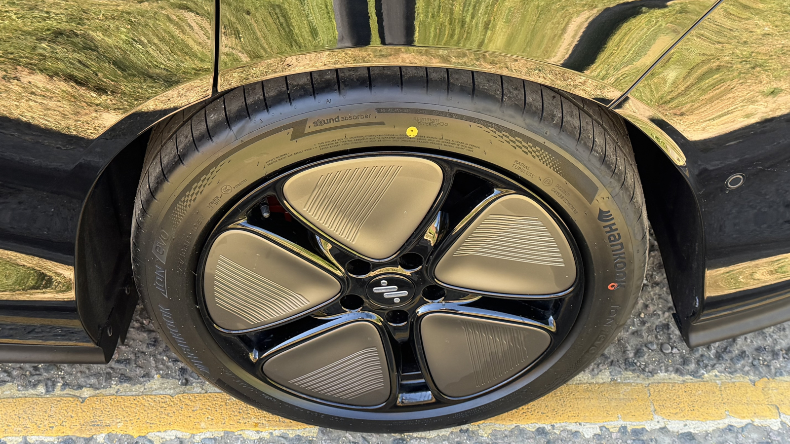 MG Motor UK IM5