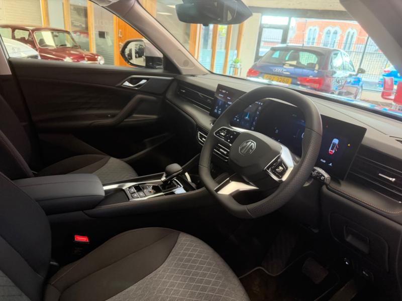 MG Motor UK HS