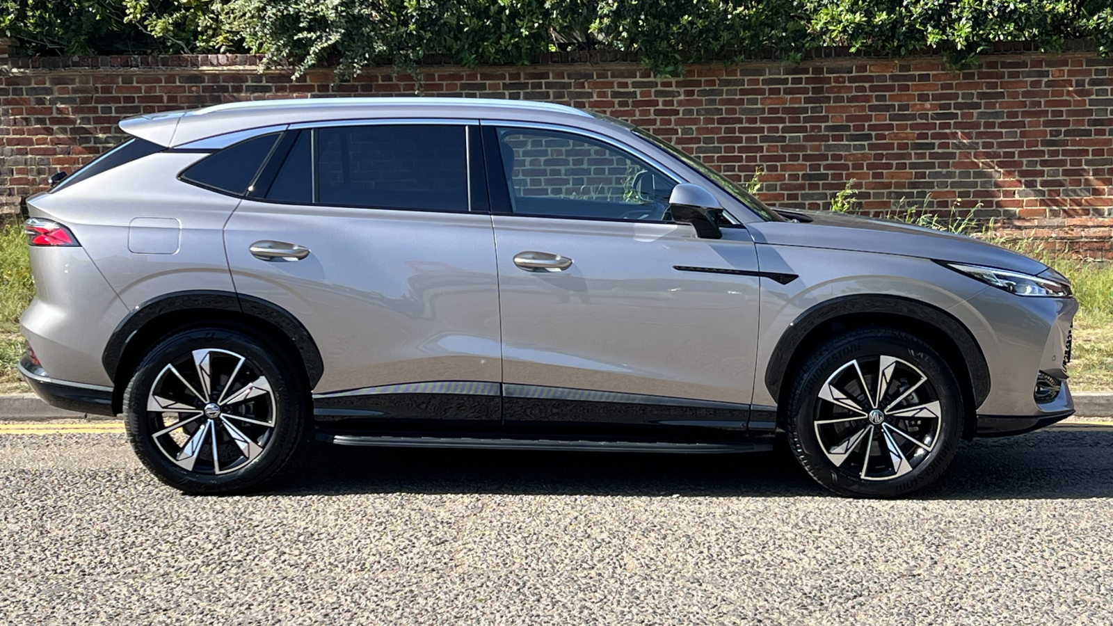 MG Motor UK HS
