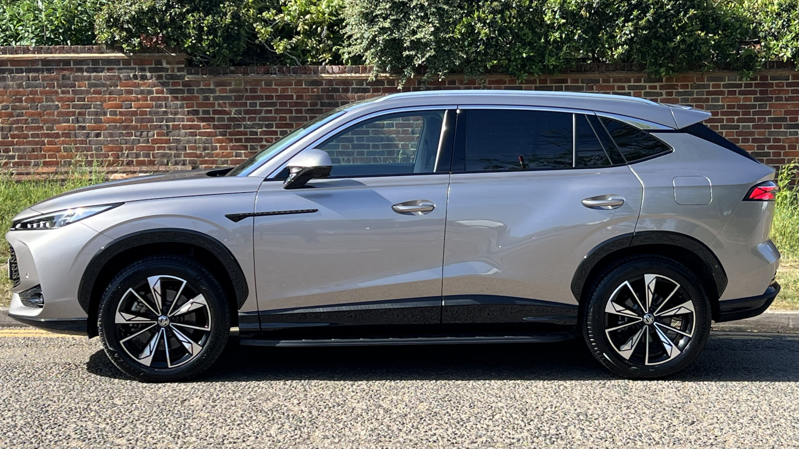 MG Motor UK HS