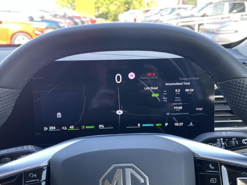 MG Motor UK HS