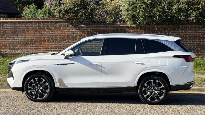 MG Motor UK MGS9