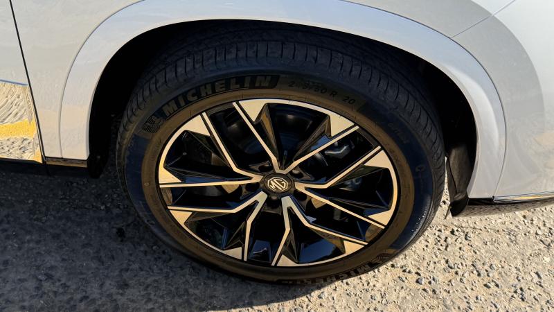 MG Motor UK MGS9