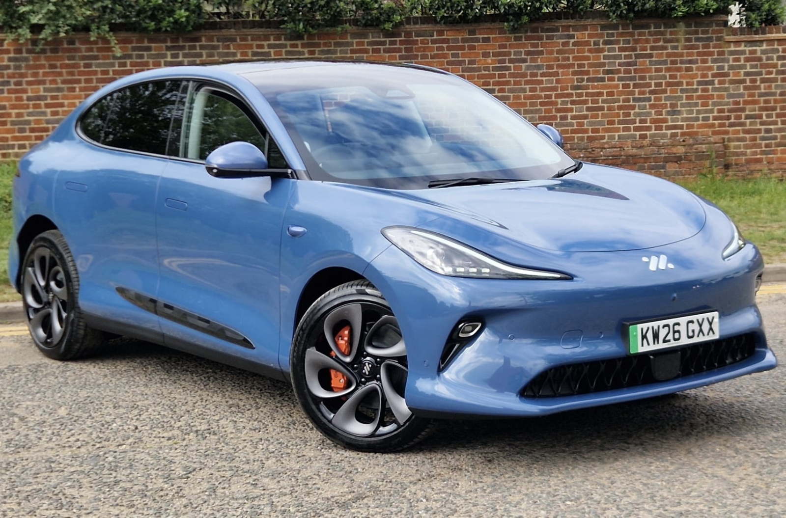 MG Motor UK IM6