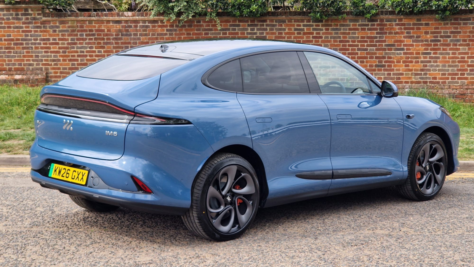MG Motor UK IM6