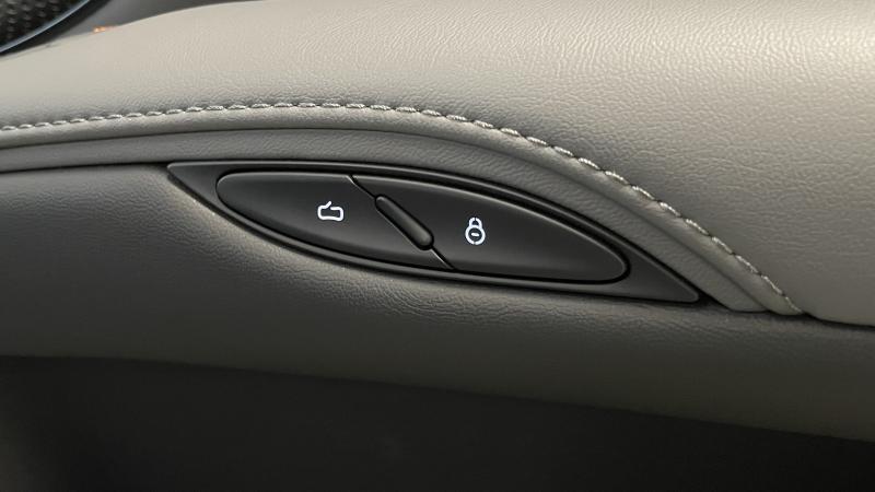 MG Motor UK IM6