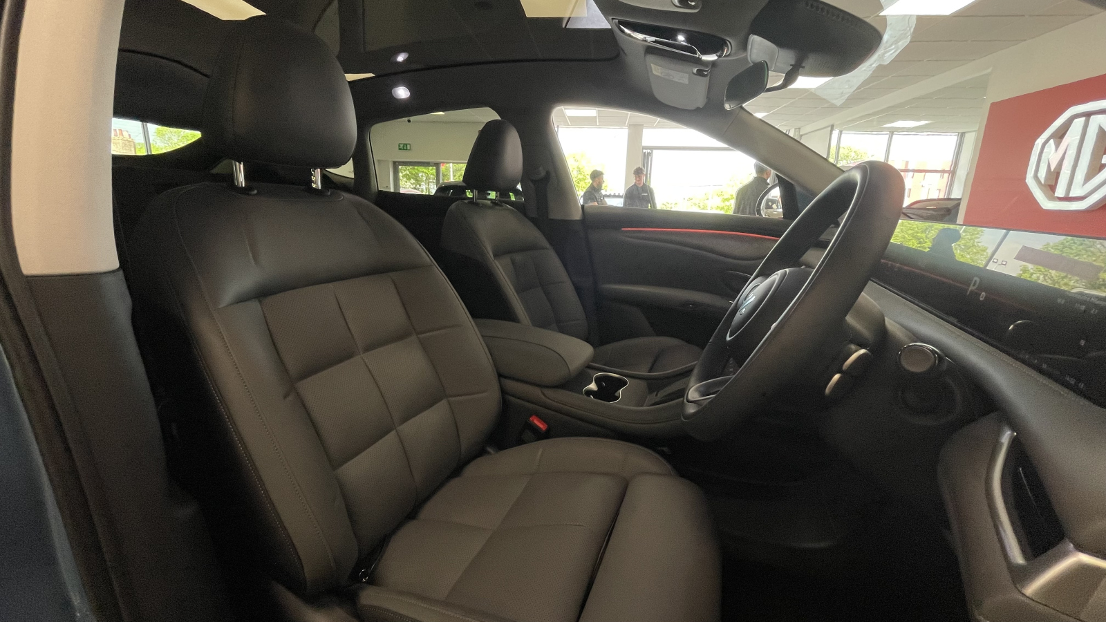 MG Motor UK IM6