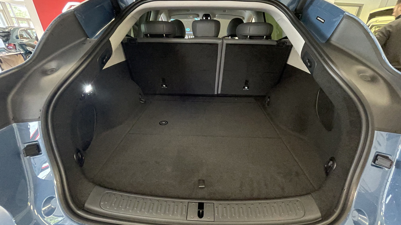 MG Motor UK IM6