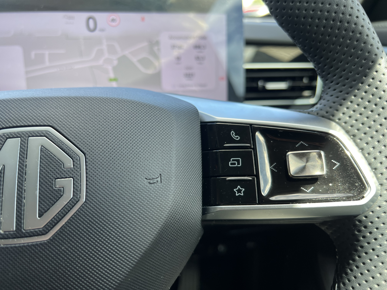 MG Motor UK HS