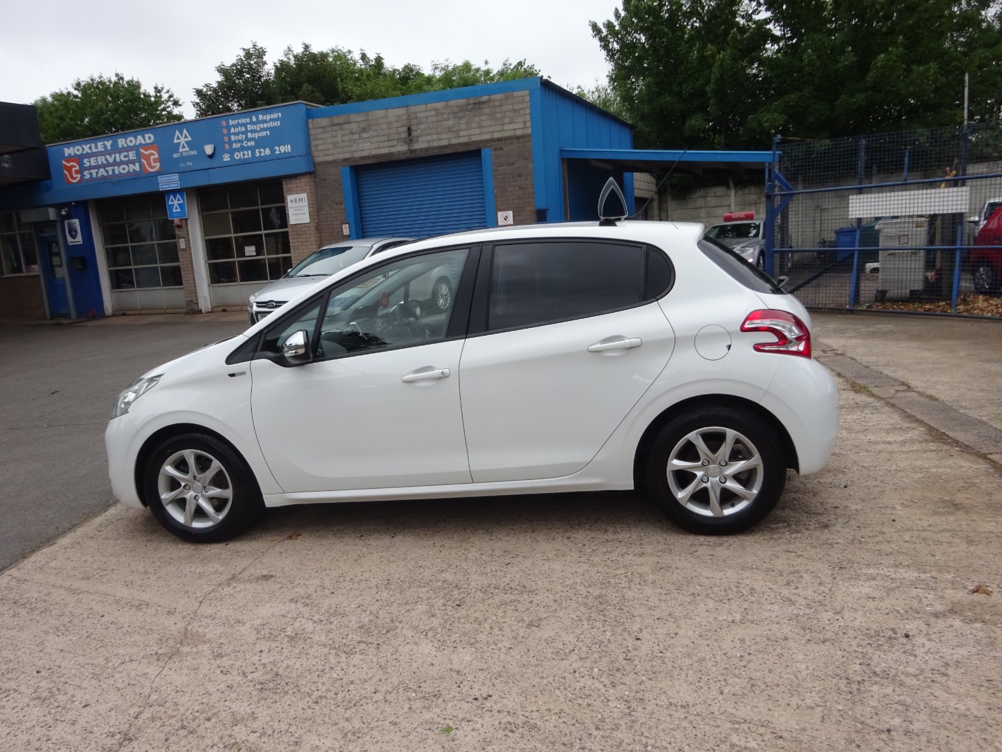 Peugeot 208