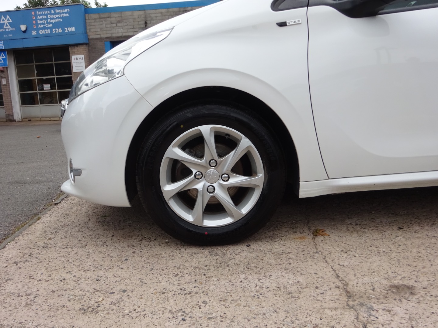 Peugeot 208