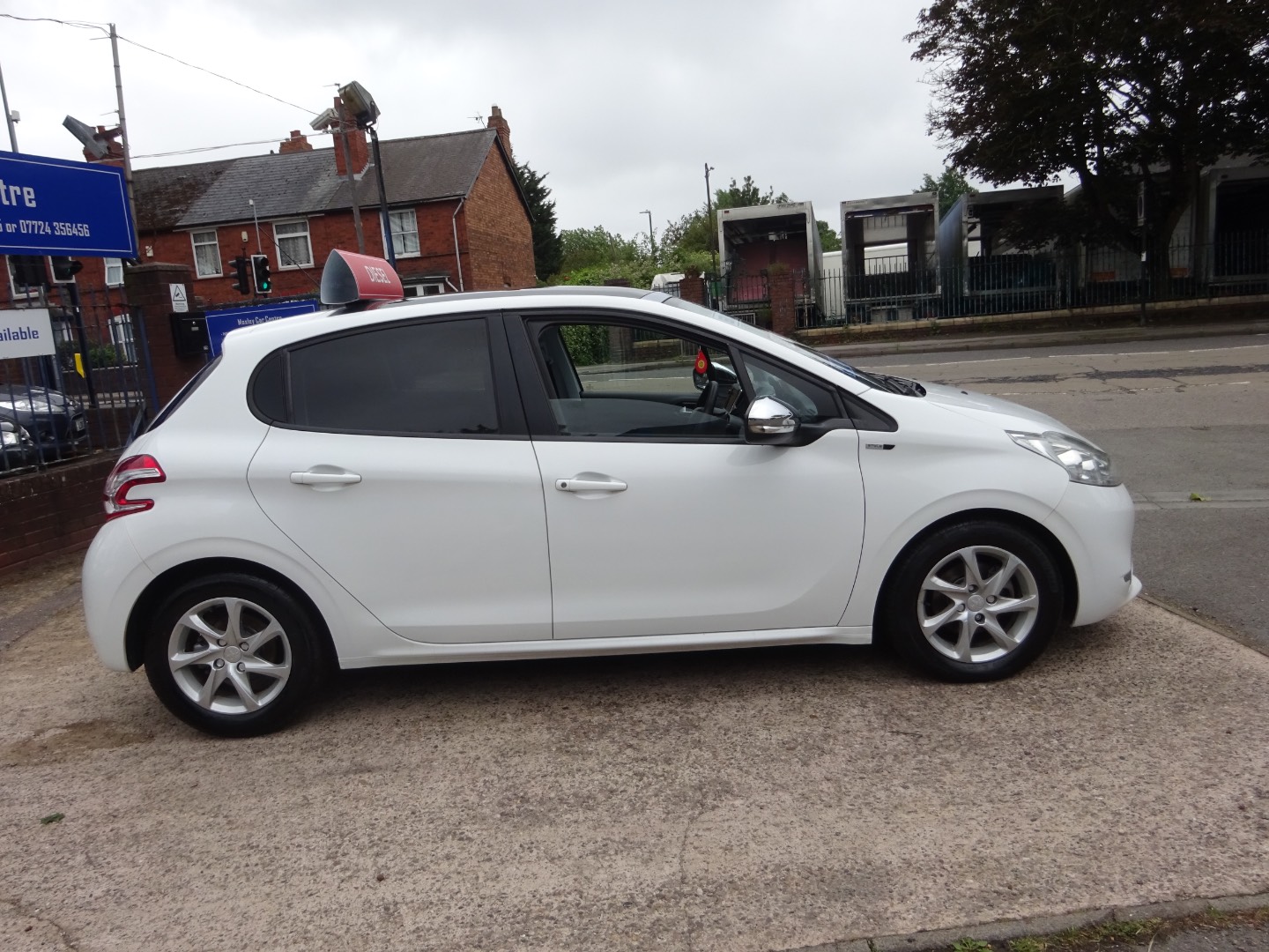 Peugeot 208