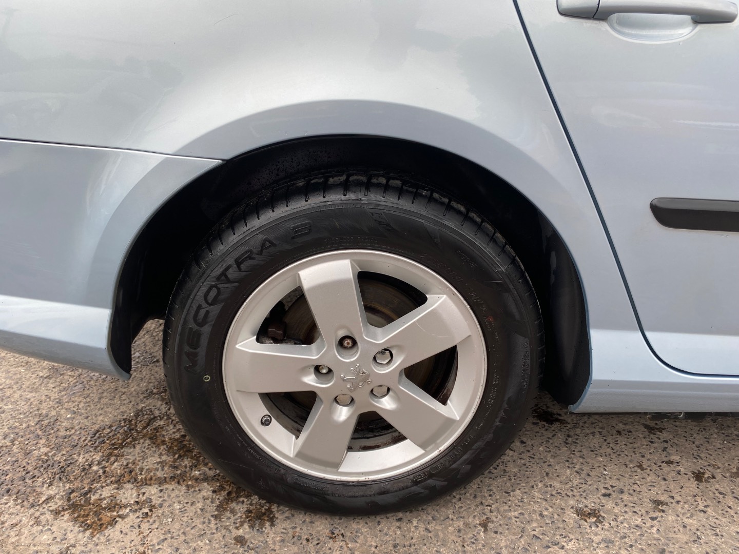 Peugeot 407