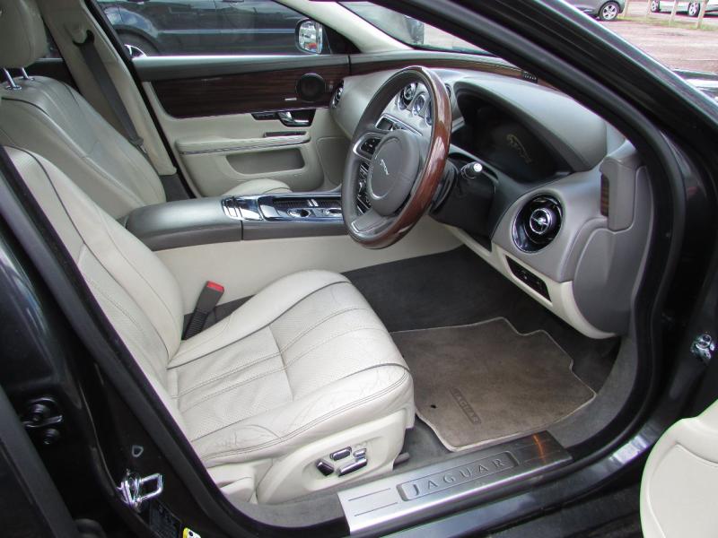 Jaguar Xj