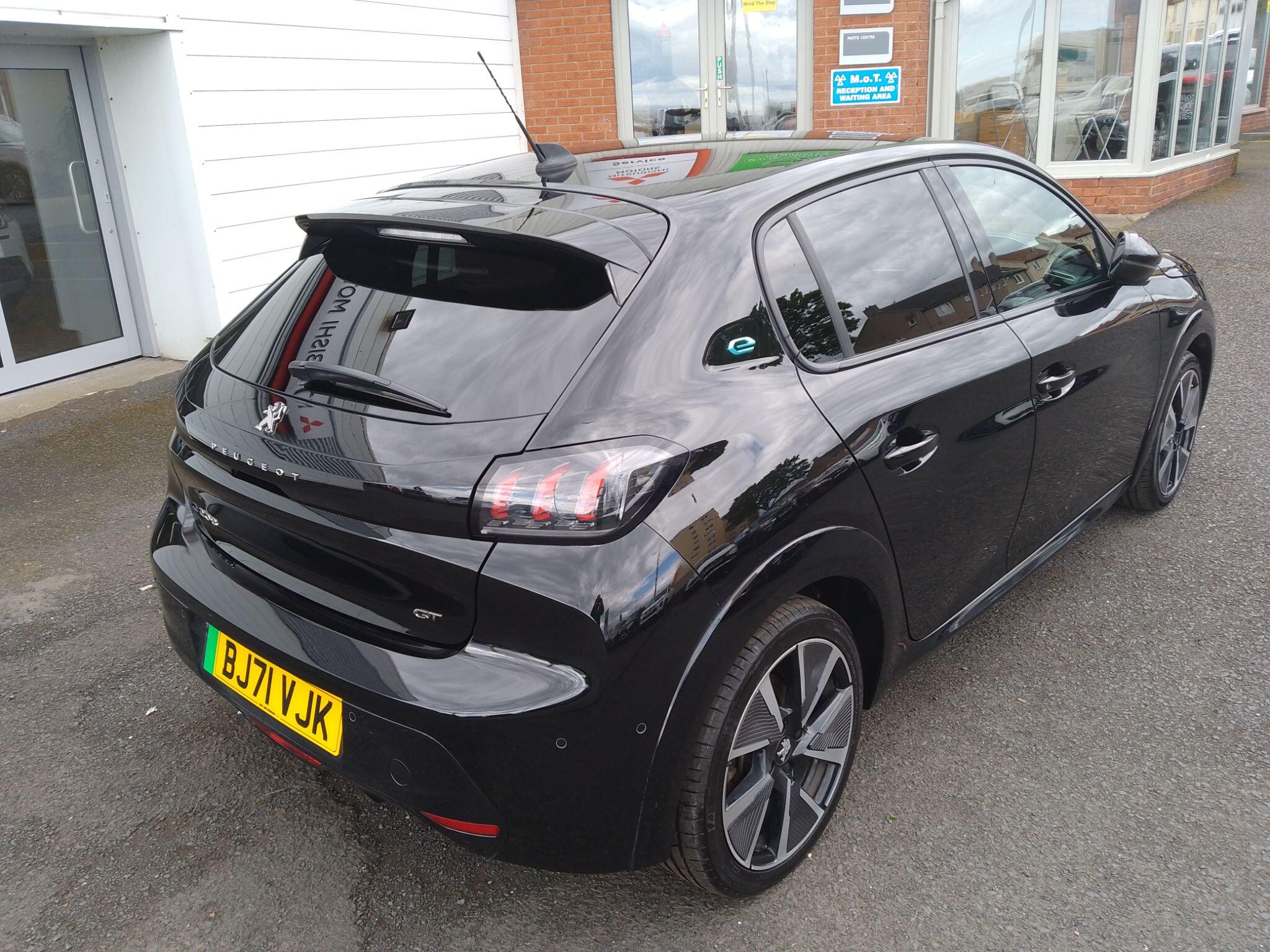 Peugeot e-208