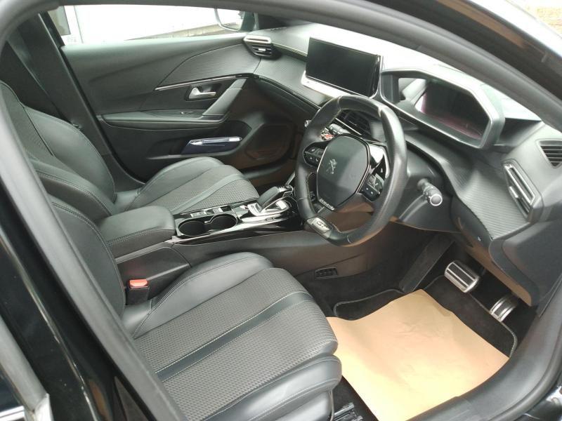 Peugeot e-208