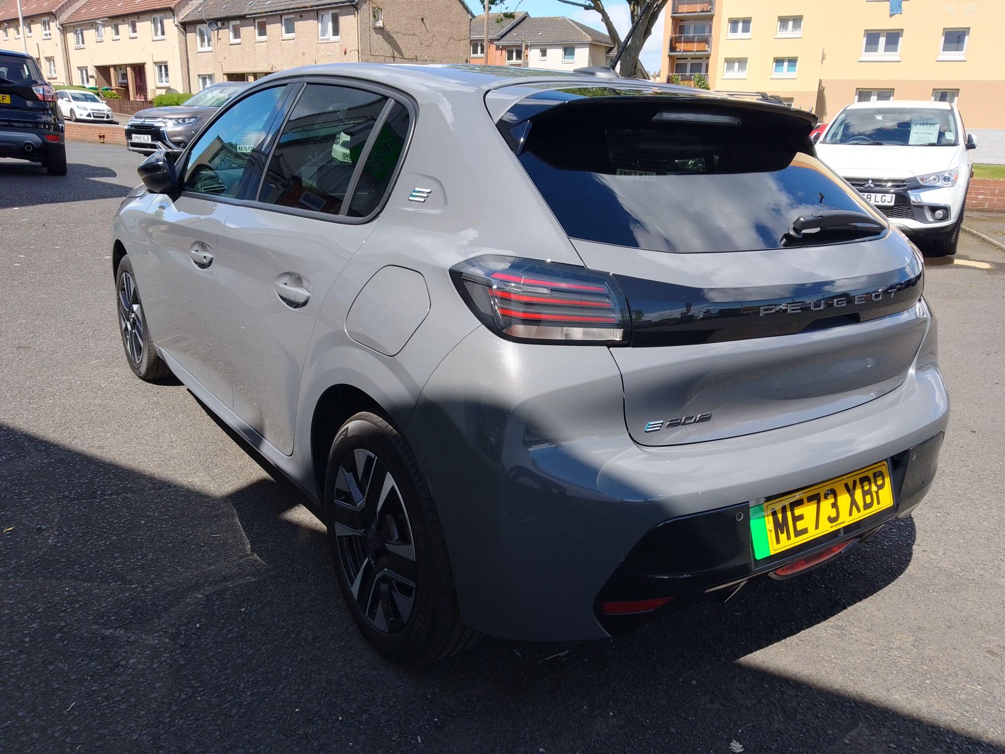 Peugeot e-208