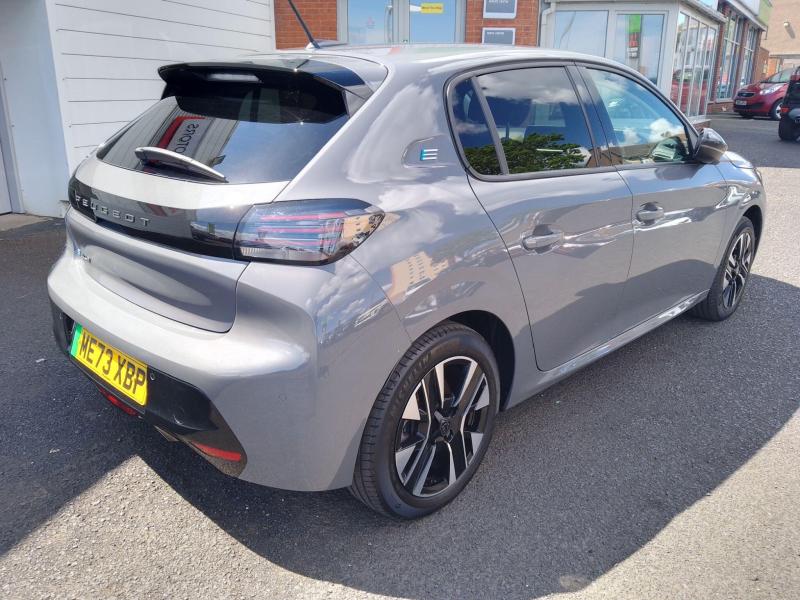 Peugeot e-208