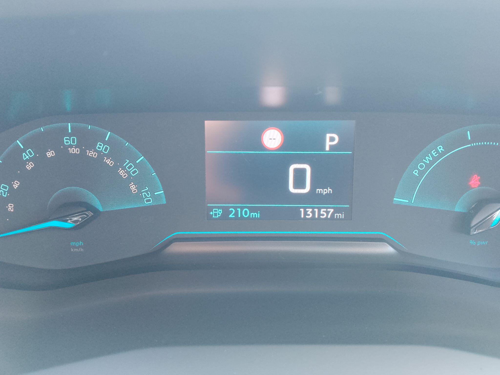 Peugeot e-208