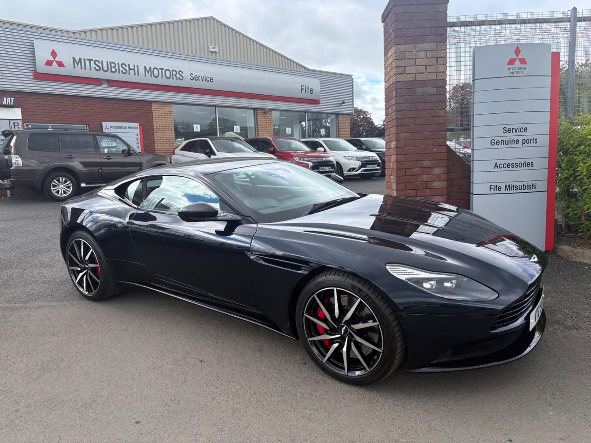 Aston Martin Db11