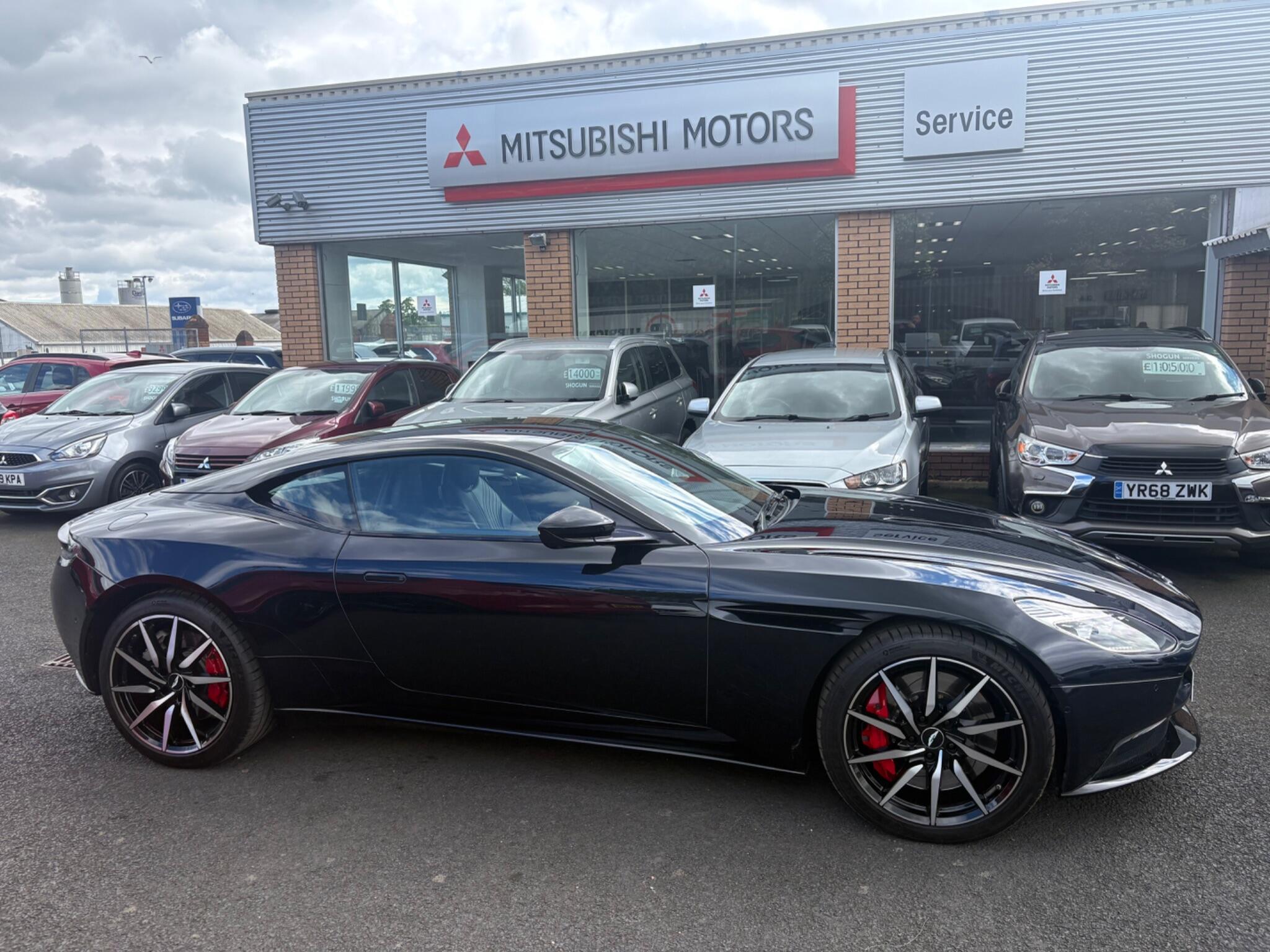 Aston Martin Db11