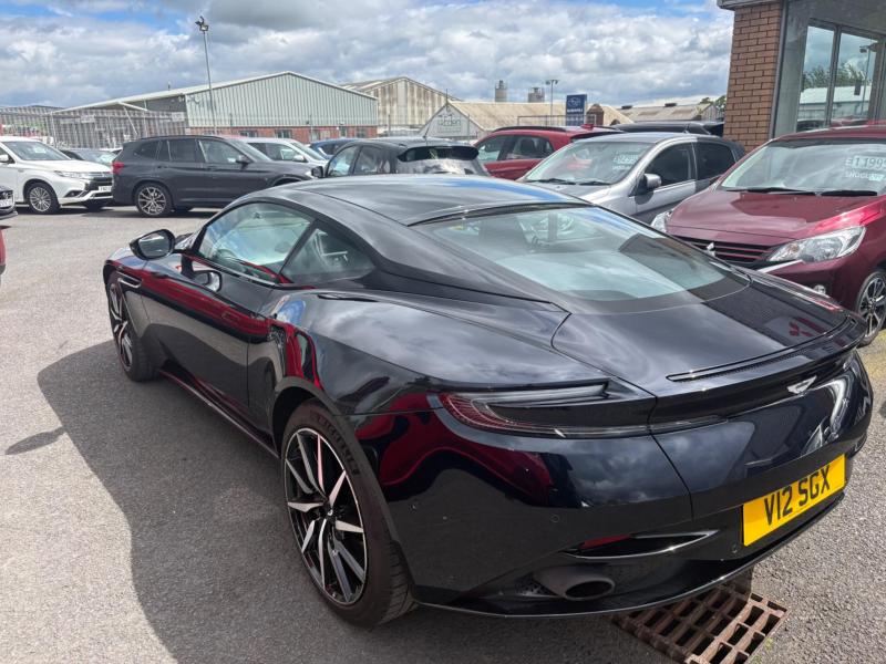 Aston Martin Db11