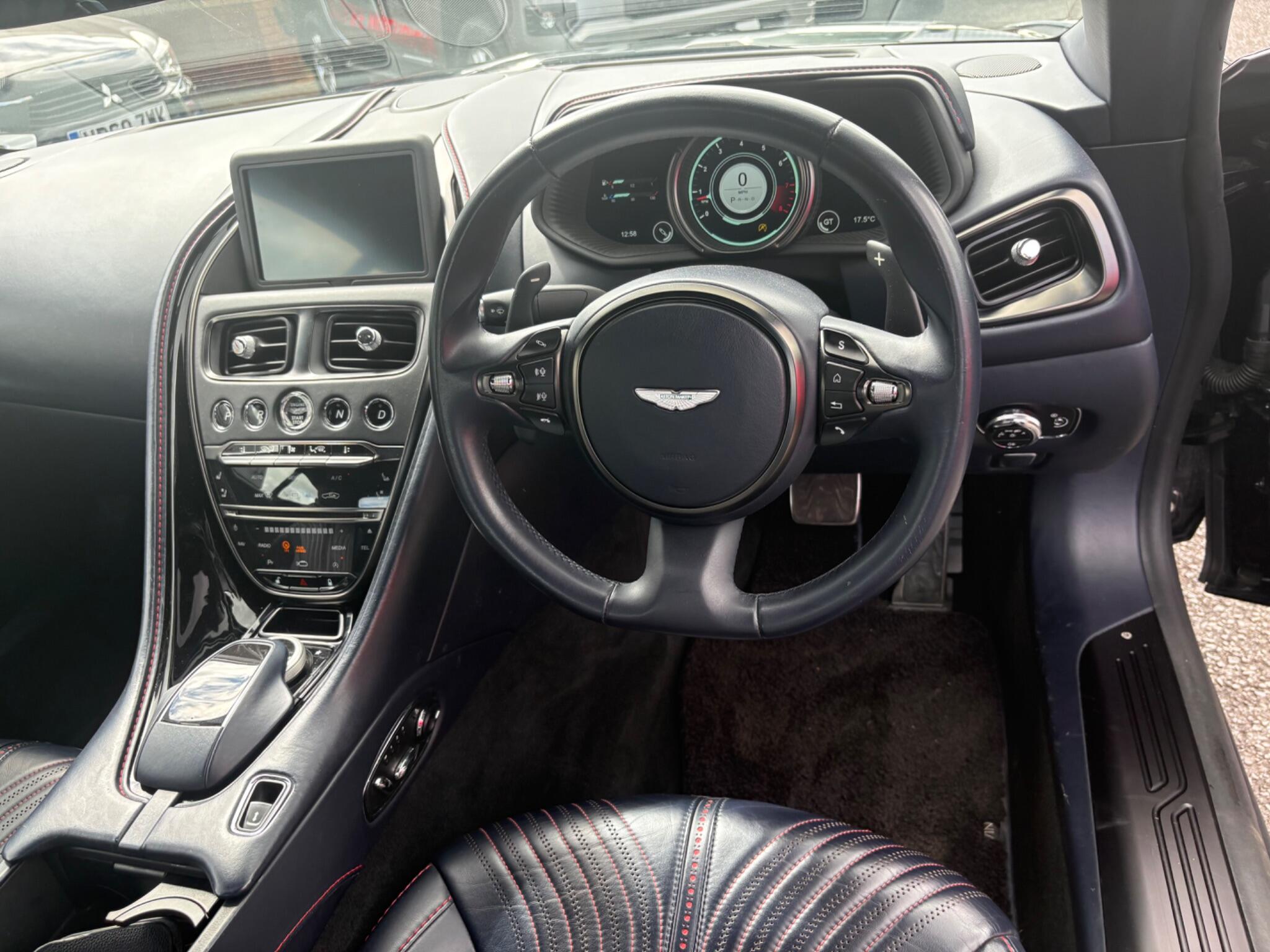 Aston Martin Db11
