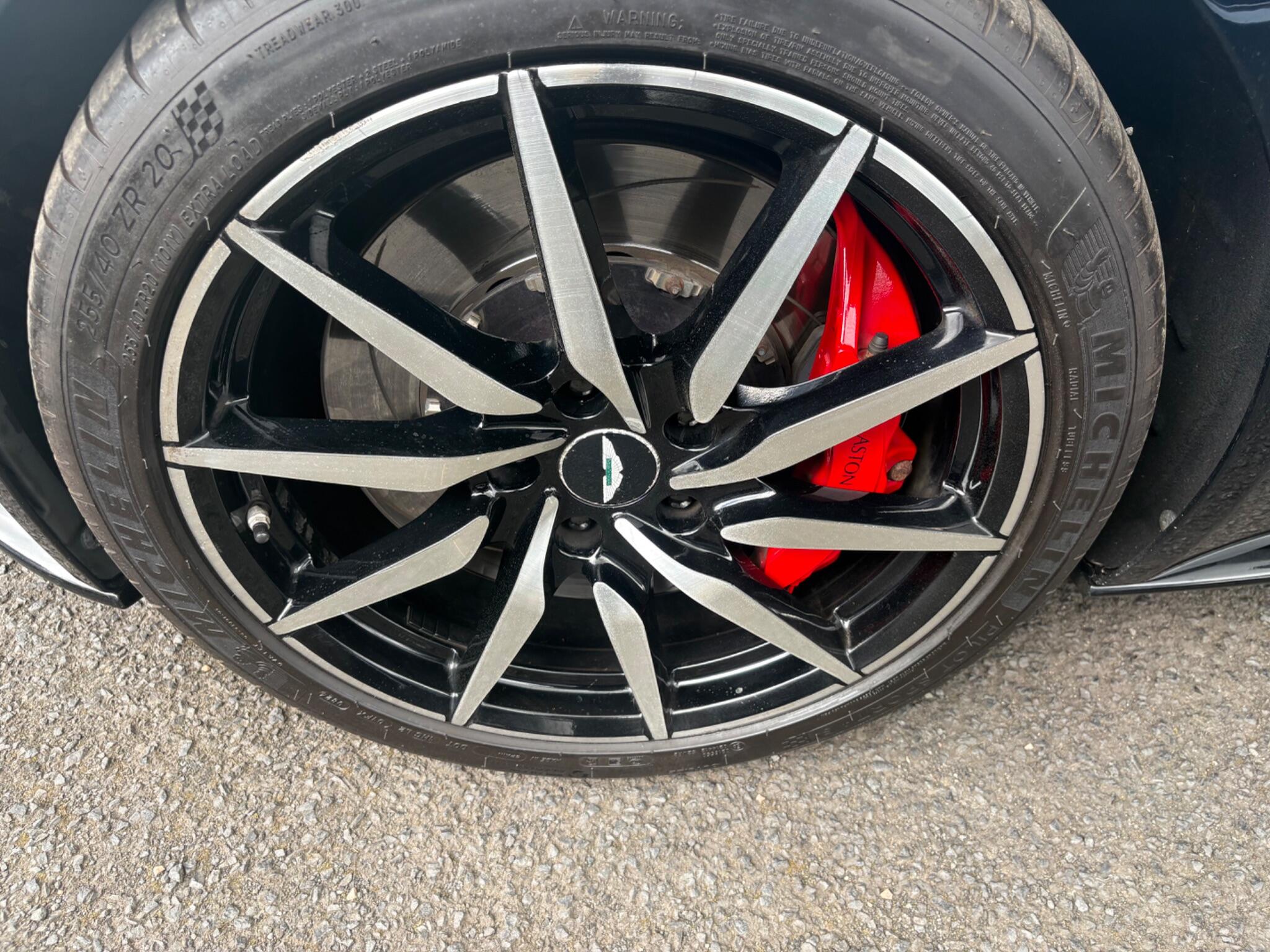 Aston Martin Db11