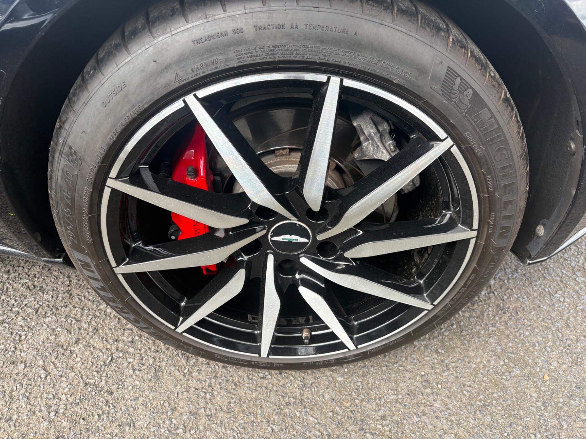 Aston Martin Db11