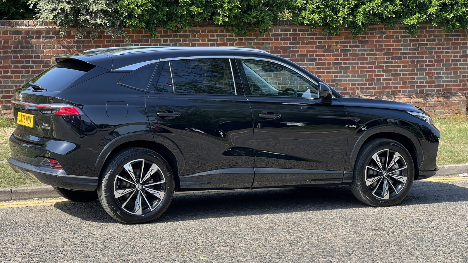 MG Motor UK HS