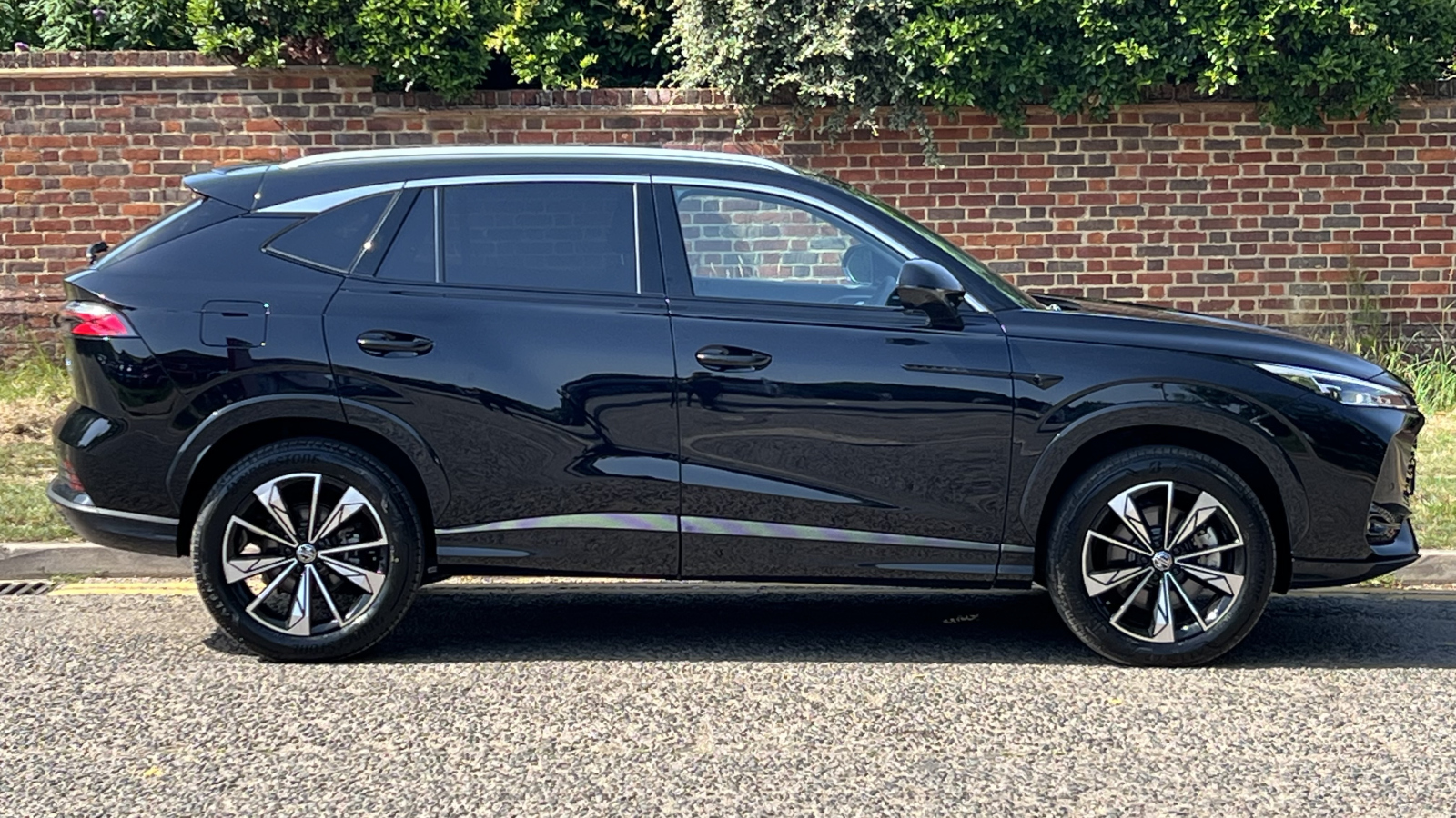 MG Motor UK HS