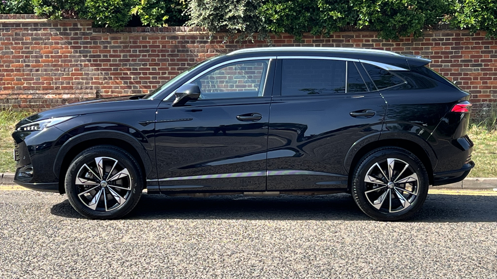 MG Motor UK HS