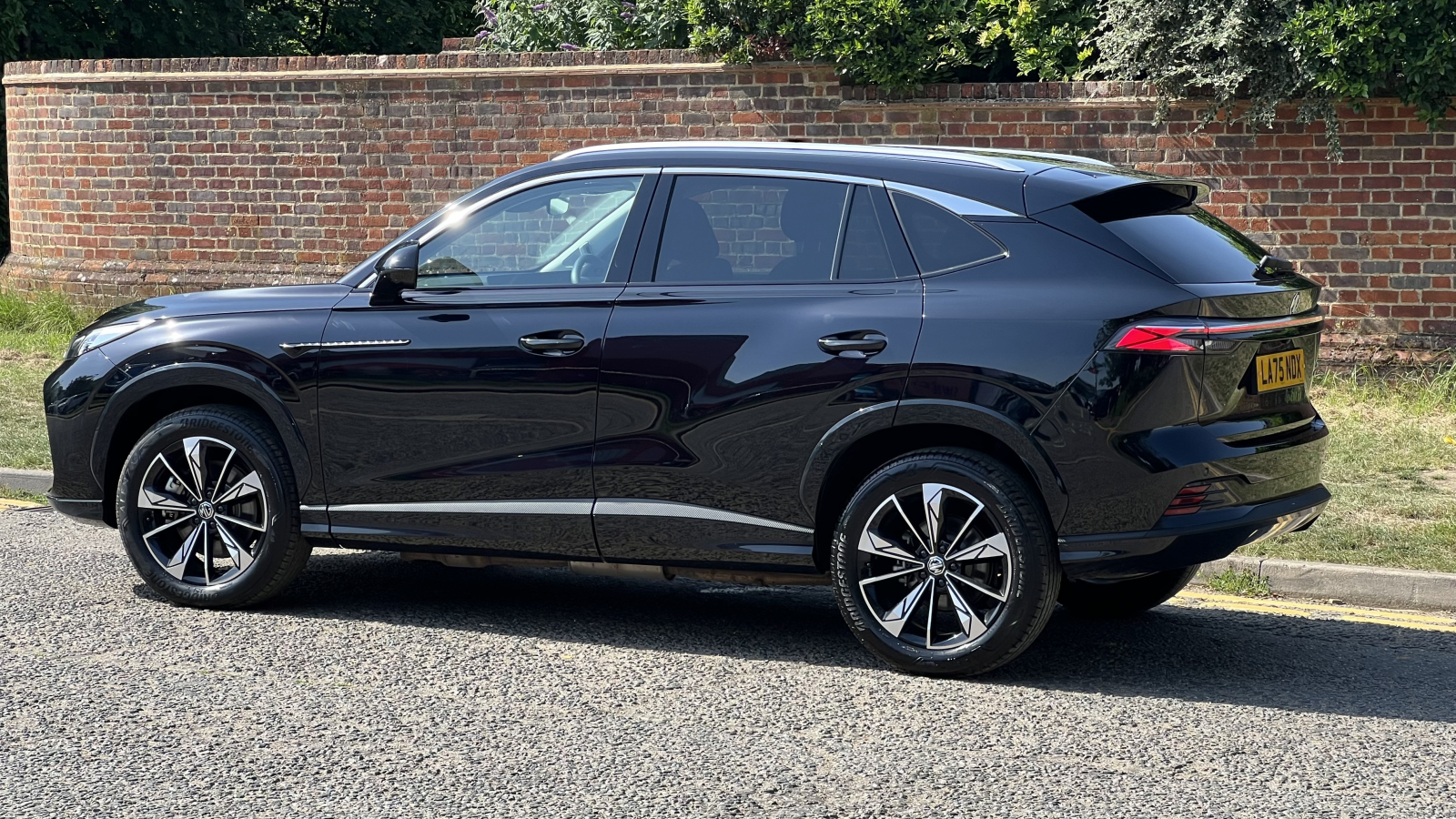 MG Motor UK HS