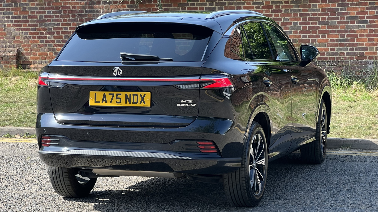 MG Motor UK HS