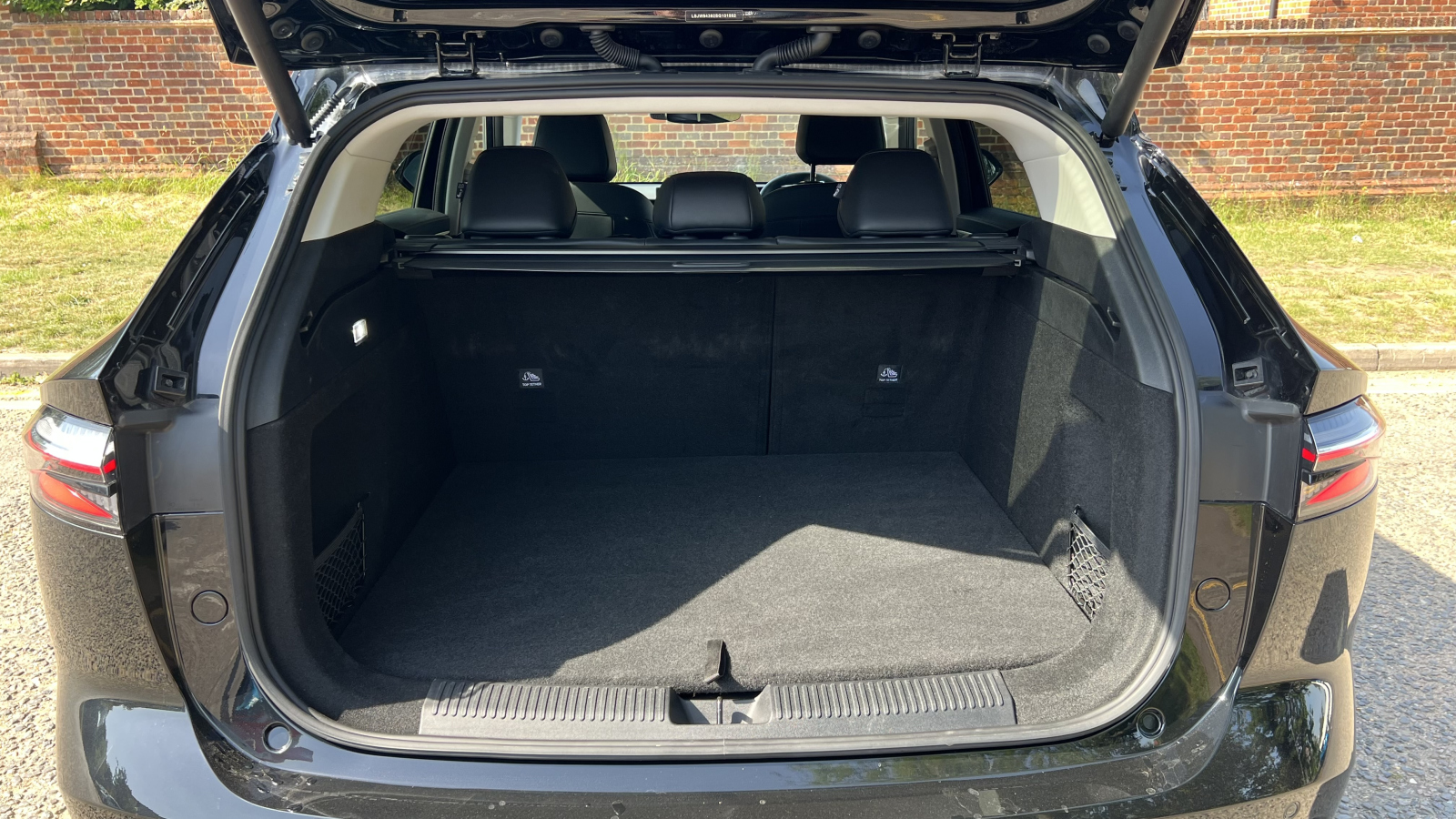 MG Motor UK HS