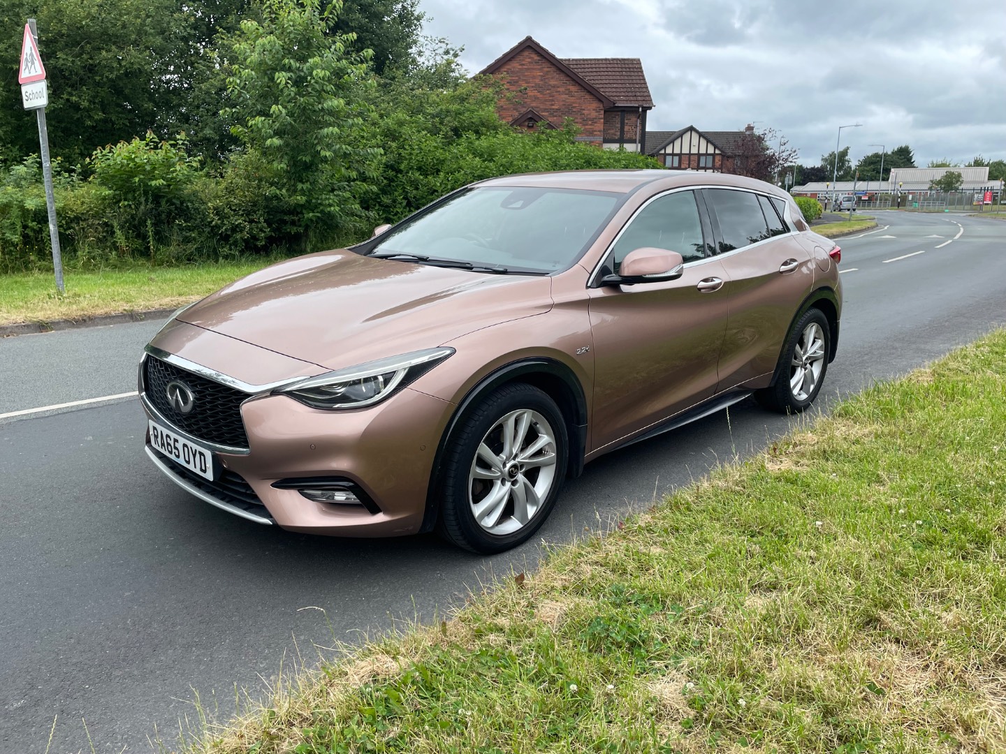 Infiniti Q30