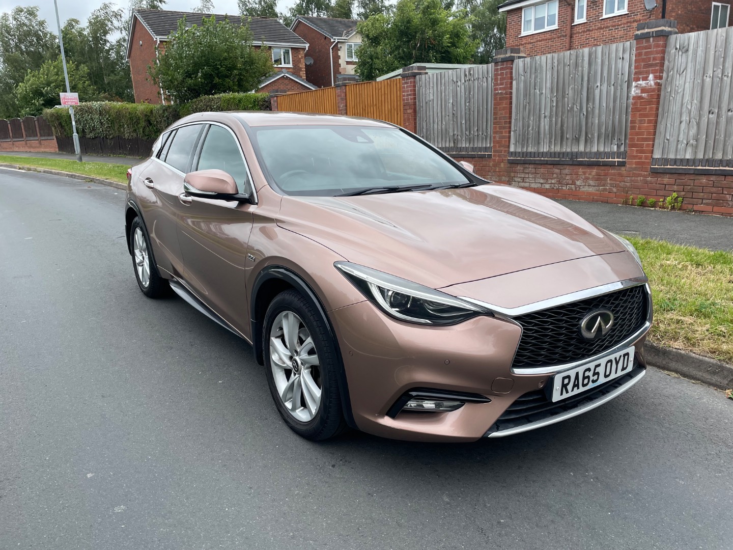 Infiniti Q30