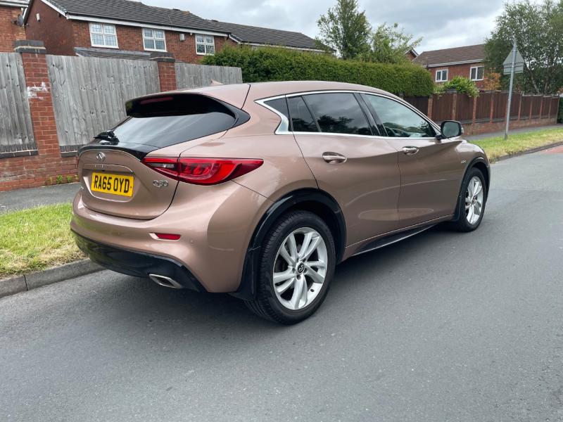 Infiniti Q30