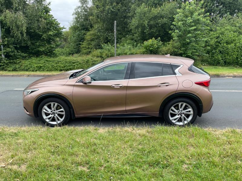 Infiniti Q30