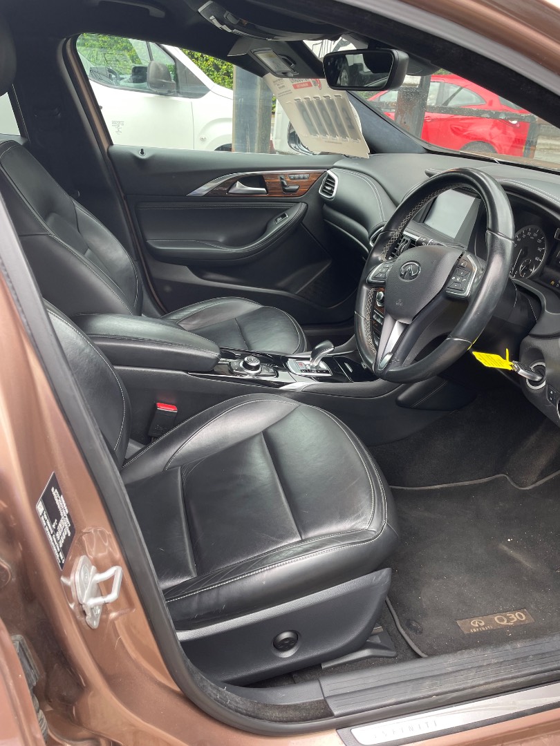 Infiniti Q30
