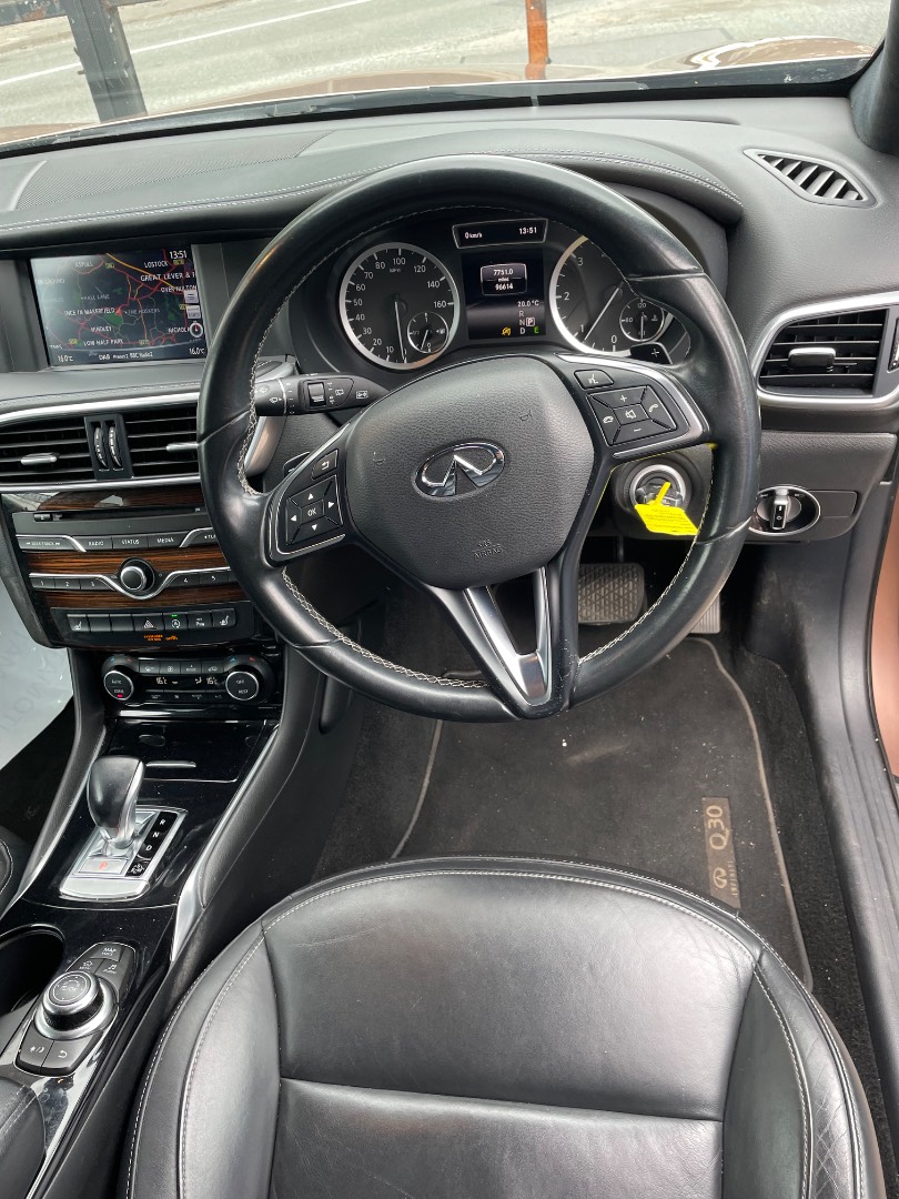 Infiniti Q30