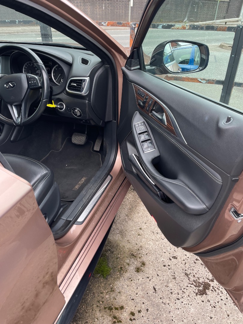 Infiniti Q30