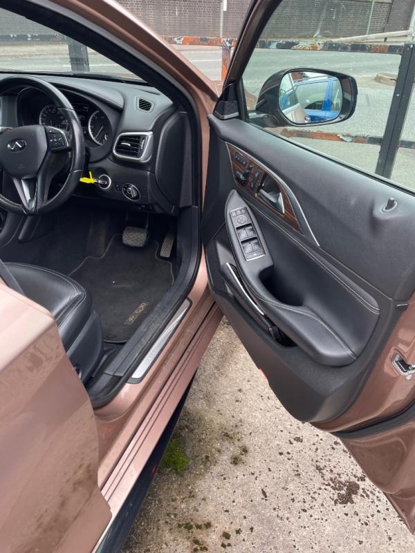 Infiniti Q30